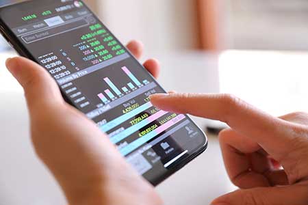 Lady trading on her smart phone