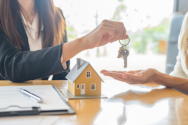 Image of a women handing someone the keys to their property