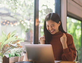 Lady smiling happy with her trading results